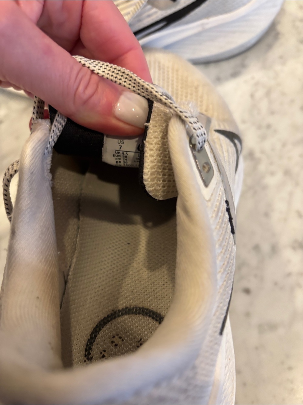 Nike Pegasus White and Black Running Sneakers.  Womens 7 - Picture 4 of 5